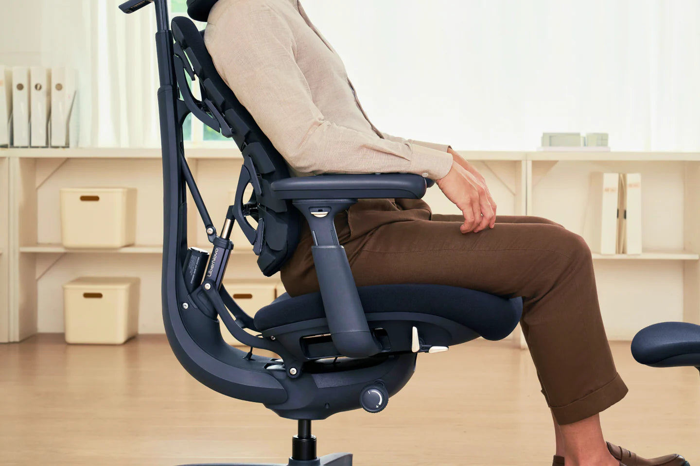 Standard Bundle Libernovo Omni Midnight Black 45cm Chair4